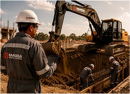 Ingeniero supervisando una excavación en obra civil